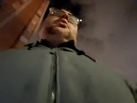 Snapshot of Javier_bear chatting on 02-15-25, 10:21 Javier bear online show from 02-15-25, 10:21