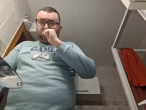 Snapshot of Javier_bear chatting on 02-18-25, 01:44 Javier bear online show from 02-18-25, 01:44