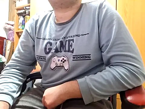 Snapshot of Javier_bear chatting on 03-05-25, 10:10 Javier bear online show from 03-05-25, 10:10