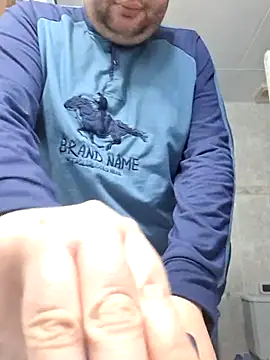 Snapshot of Javier_bear chatting on 03-08-25, 10:11 Javier bear online show from 03-08-25, 10:11