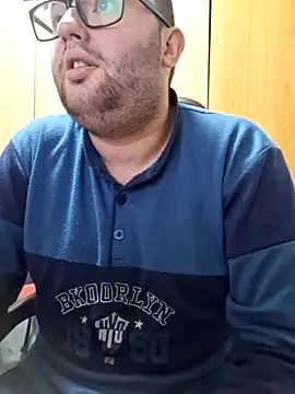 Snapshot of Javier_bear chatting on 03-09-25, 10:08 Javier bear online show from 03-09-25, 10:08