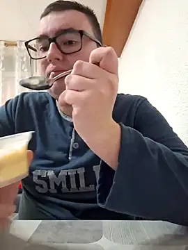 Snapshot of Javier_bear chatting on 03-16-25, 10:09 Javier bear online show from 03-16-25, 10:09