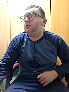 Snapshot of Javier_bear chatting on 03-19-25, 10:31 Javier bear online show from 03-19-25, 10:31