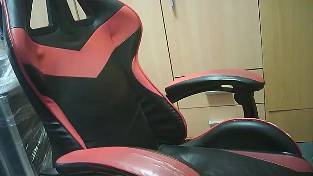 Snapshot of Javier_bear chatting on 09-19-25, 10:05 Javier bear online show from 09-19-25, 10:05