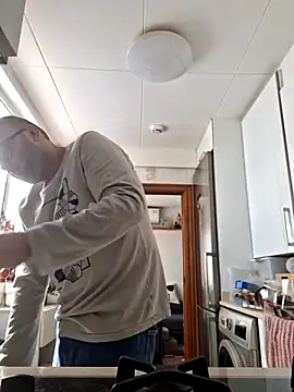 Snapshot of Javier_bear chatting on 09-25-25, 10:19 Javier bear online show from 09-25-25, 10:19