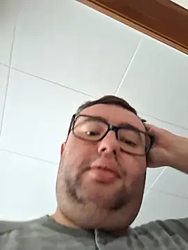 Snapshot of Javier_bear chatting on 11-10-25, 08:57 Javier bear online show from 11-10-25, 08:57