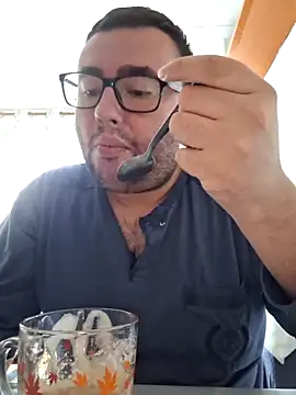 Snapshot of Javier_bear chatting on 11-15-25, 09:06 Javier bear online show from 11-15-25, 09:06