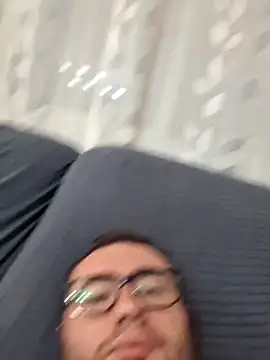 Snapshot of Javier_bear chatting on 11-17-25, 08:25 Javier bear online show from 11-17-25, 08:25