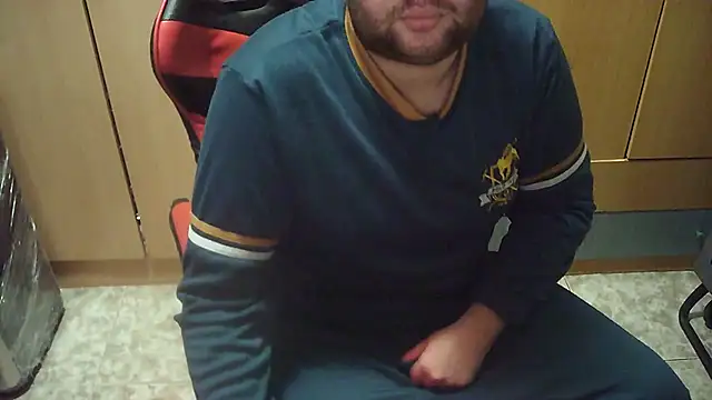 Snapshot of Javier_bear chatting on 11-21-25, 02:27 Javier bear online show from 11-21-25, 02:27