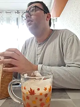 Snapshot of Javier_bear chatting on 11-29-25, 09:01 Javier bear online show from 11-29-25, 09:01