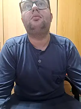 Snapshot of Javier_bear chatting on 12-03-25, 03:54 Javier bear online show from 12-03-25, 03:54