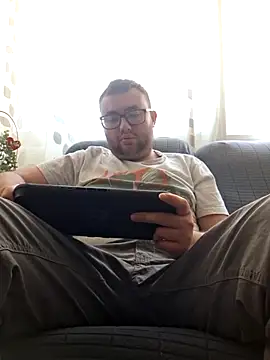 Snapshot of Javier_bear chatting on 04-28-26, 12:43 Javier bear online show from 04-28-26, 12:43