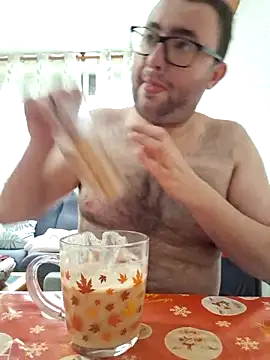 Snapshot of Javier_bear chatting on 05-15-26, 08:10 Javier bear online show from 05-15-26, 08:10