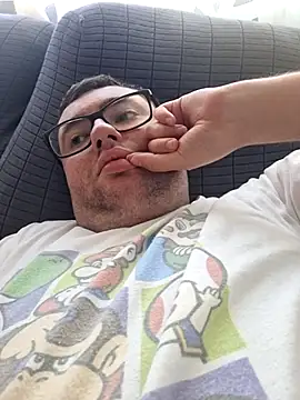 Snapshot of Javier_bear chatting on 06-01-26, 02:52 Javier bear online show from 06-01-26, 02:52
