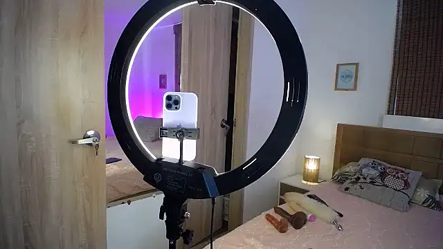 ShanonLe online show from 01-22-25, 04:44