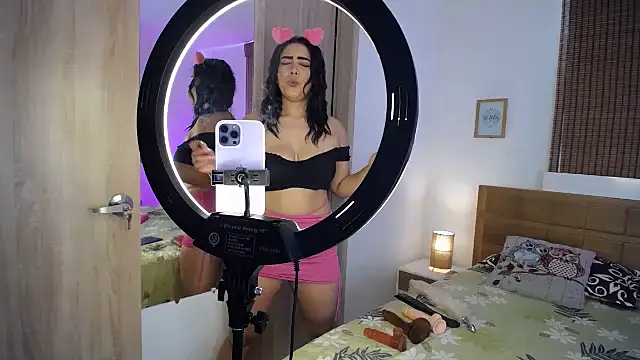 ShanonLe online show from 01-29-25, 04:52