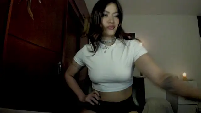 Lucyerobbie online show from 04-27-26, 01:03