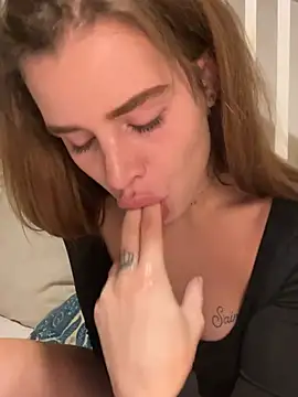 EmiliaCatalina online show from 02-23-25, 11:36