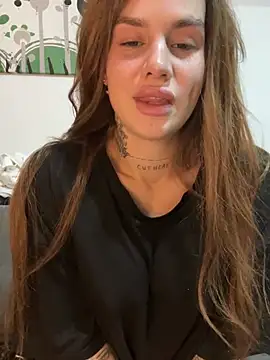 EmiliaCatalina online show from 03-17-25, 10:28