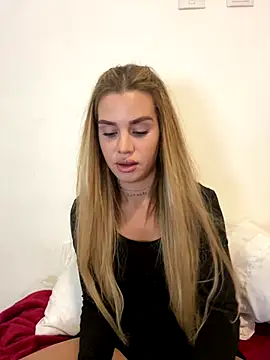 EmiliaCatalina online show from 10-21-25, 10:32