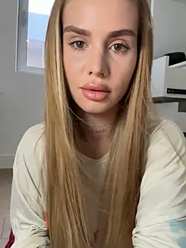 EmiliaCatalina online show from 10-24-25, 09:33