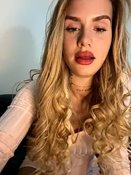 EmiliaCatalina online show from 12-20-25, 01:45