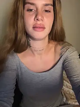 EmiliaCatalina online show from 04-06-26, 11:49