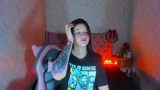 LiaHarryis online show from 12-31-24, 04:25