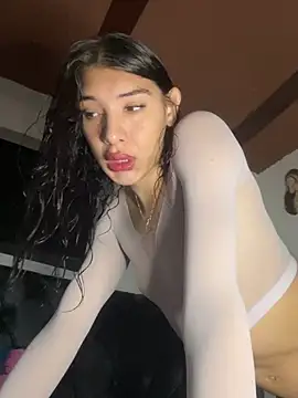 Snapshot of NICOLSKINNY1 chatting on 03-20-25, 05:47 NICOLSKINNY1 online show from 03-20-25, 05:47