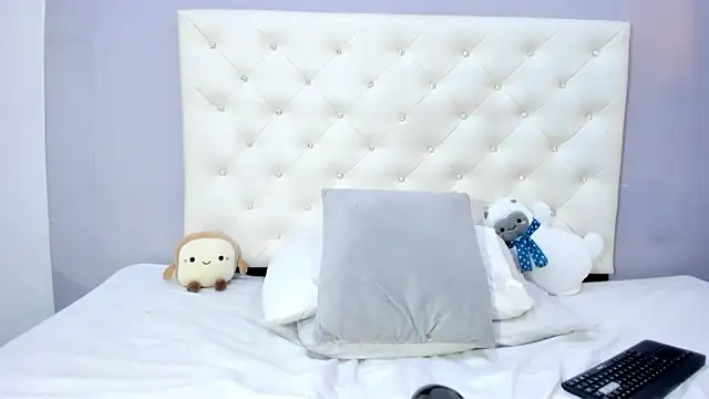 NICOLSKINNY1 online show from 11-20-25, 09:47