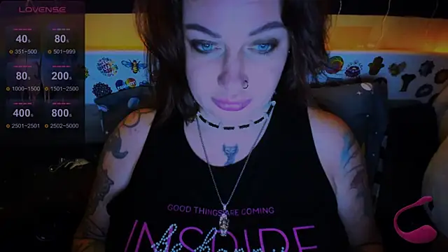 EllieOz online show from 12-18-24, 07:19