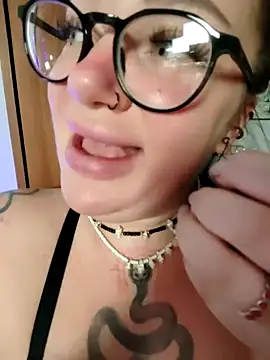 EllieOz online show from 01-23-25, 04:37