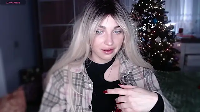 Snapshot of Yoda21 chatting on 01-04-25, 01:10 Yoda21 online show from 01-04-25, 01:10