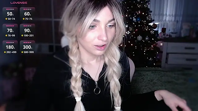 Snapshot of Yoda21 chatting on 01-08-25, 11:32 Yoda21 online show from 01-08-25, 11:32