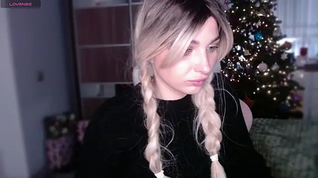 Snapshot of Yoda21 chatting on 01-10-25, 09:23 Yoda21 online show from 01-10-25, 09:23