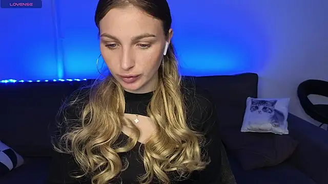 Snapshot of Yoda21 chatting on 09-24-25, 12:19 Yoda21 online show from 09-24-25, 12:19