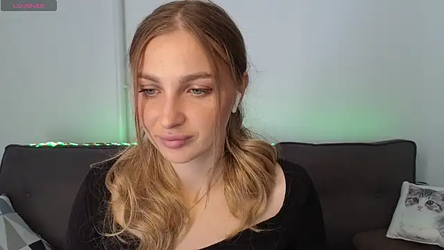 Snapshot of Yoda21 chatting on 09-25-25, 10:41 Yoda21 online show from 09-25-25, 10:41