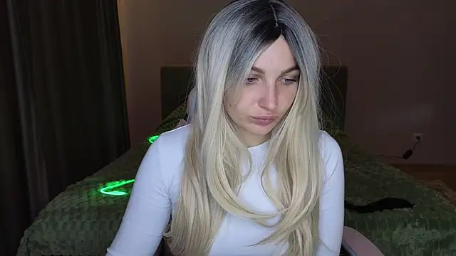 Snapshot of Yoda21 chatting on 10-20-25, 02:39 Yoda21 online show from 10-20-25, 02:39