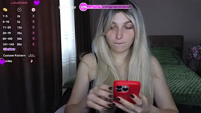 Snapshot of Yoda21 chatting on 11-09-25, 12:14 Yoda21 online show from 11-09-25, 12:14