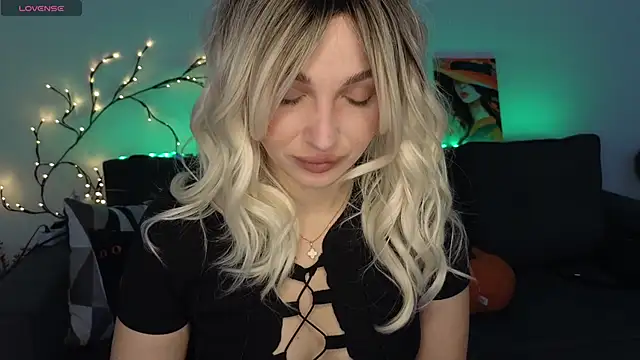 Snapshot of Yoda21 chatting on 11-25-25, 09:31 Yoda21 online show from 11-25-25, 09:31