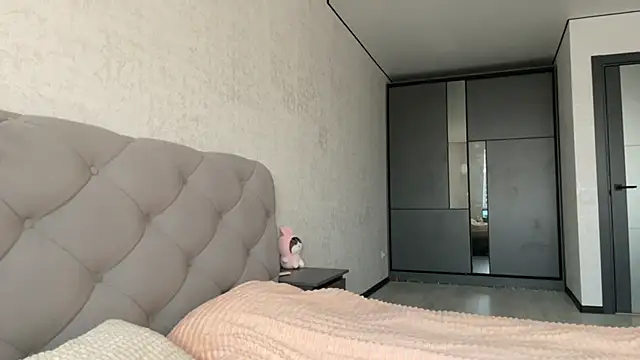 GracefulCharm online show from 02-13-25, 06:09