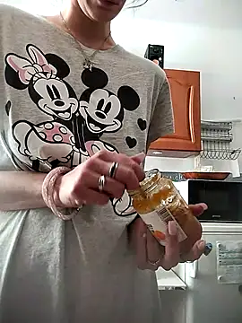 LauraBaby online show from 09-29-25, 12:10