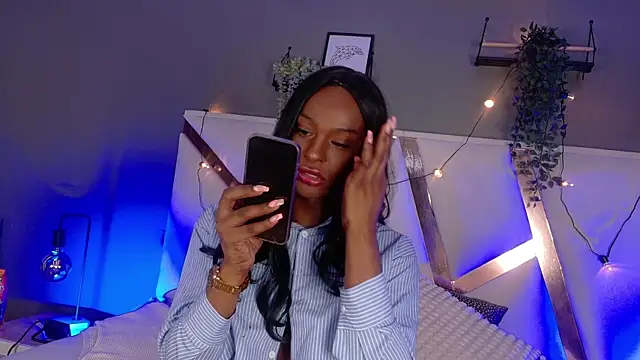 nahomi campbell online show from 11-01-25, 08:00