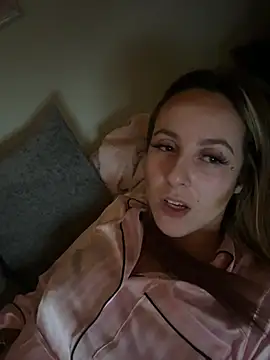 Snapshot of Miss_emilee chatting on 12-17-24, 11:38 Miss emilee online show from 12-17-24, 11:38