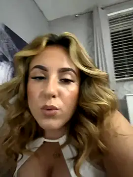 Snapshot of Miss_emilee chatting on 10-02-25, 09:44 Miss emilee online show from 10-02-25, 09:44