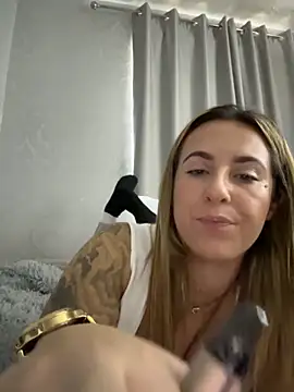 Snapshot of Miss_emilee chatting on 10-28-25, 02:20 Miss emilee online show from 10-28-25, 02:20