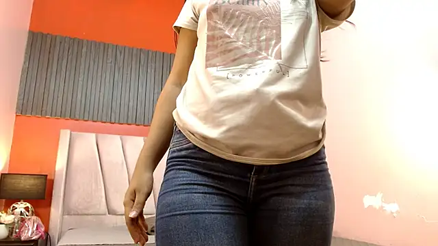 VeronicaRobles online show from 11-19-25, 06:52