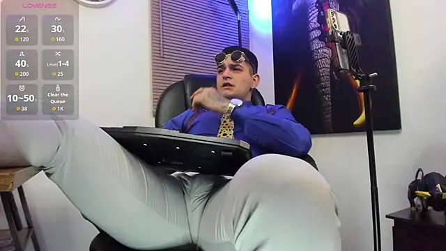 Nicolas Fellener online show from 09-12-25, 04:01