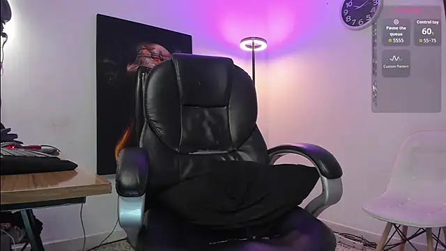 Nicolas Fellener online show from 11-18-25, 03:23