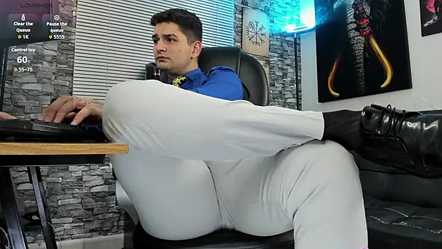 Snapshot of Nicolas_Fellener chatting on 06-03-26, 04:37 Nicolas Fellener online show from 06-03-26, 04:37